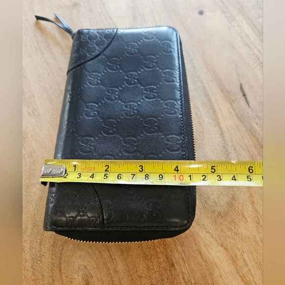 EUC GUCCI Guccissima Black Embossed Zip Wallet